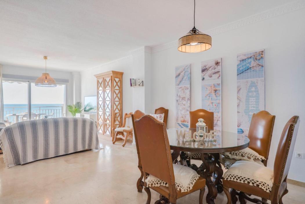 Апартаменты Family Aguamarina Front The Sea Free Parking Фуэнхирола Экстерьер фото