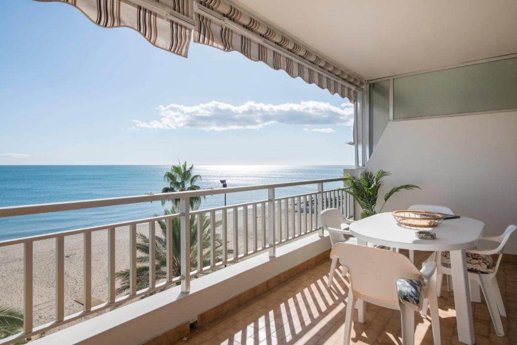 Апартаменты Family Aguamarina Front The Sea Free Parking Фуэнхирола Экстерьер фото