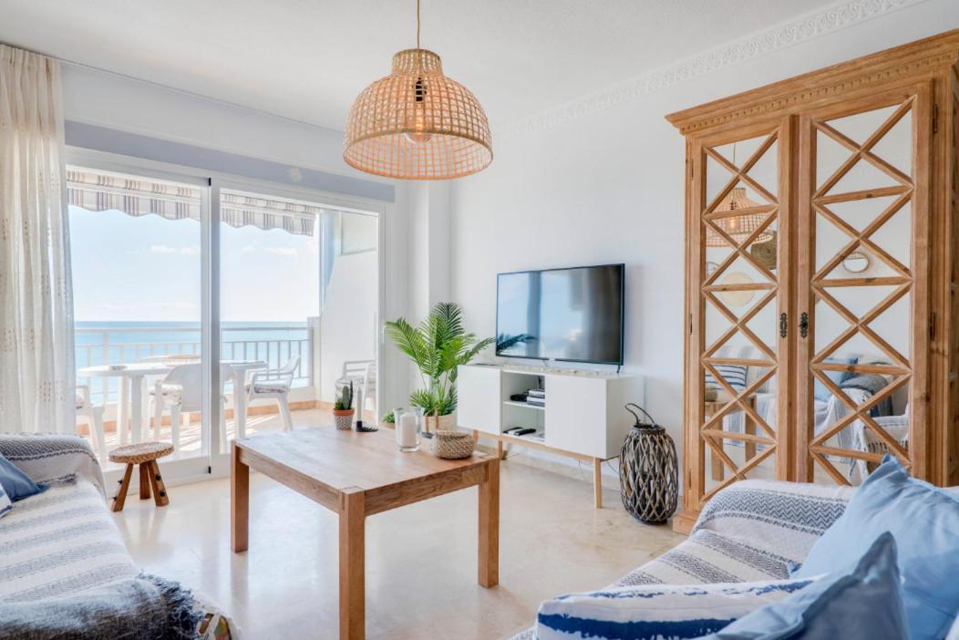 Апартаменты Family Aguamarina Front The Sea Free Parking Фуэнхирола Экстерьер фото