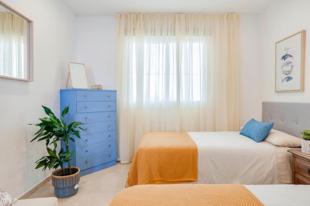 Апартаменты Family Aguamarina Front The Sea Free Parking Фуэнхирола Экстерьер фото