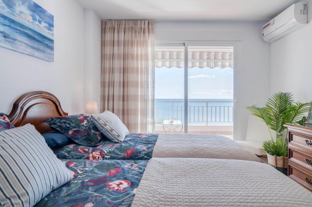 Апартаменты Family Aguamarina Front The Sea Free Parking Фуэнхирола Экстерьер фото