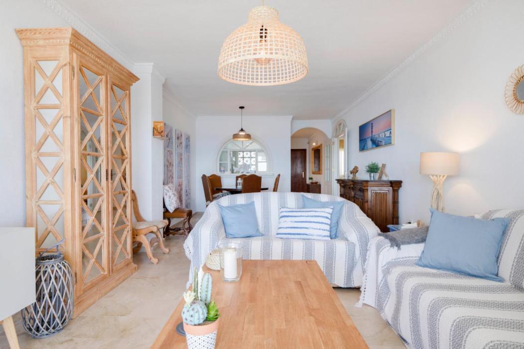 Апартаменты Family Aguamarina Front The Sea Free Parking Фуэнхирола Экстерьер фото