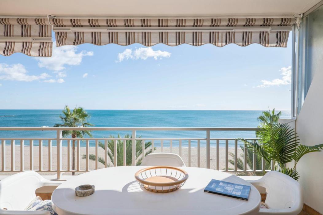 Апартаменты Family Aguamarina Front The Sea Free Parking Фуэнхирола Экстерьер фото